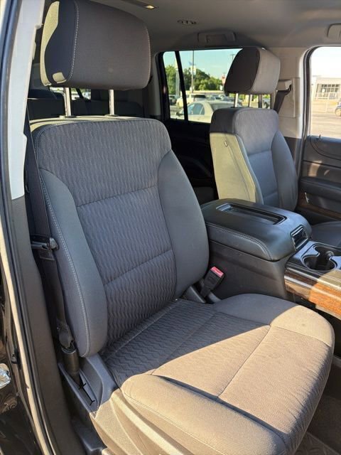Used 2018 Chevrolet Suburban LS RWD image 17