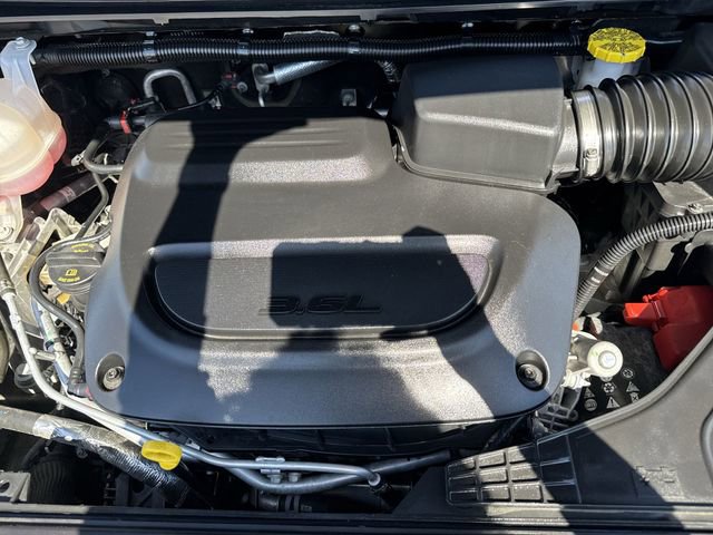 Used 2025 Chrysler Pacifica Select FWD image 28