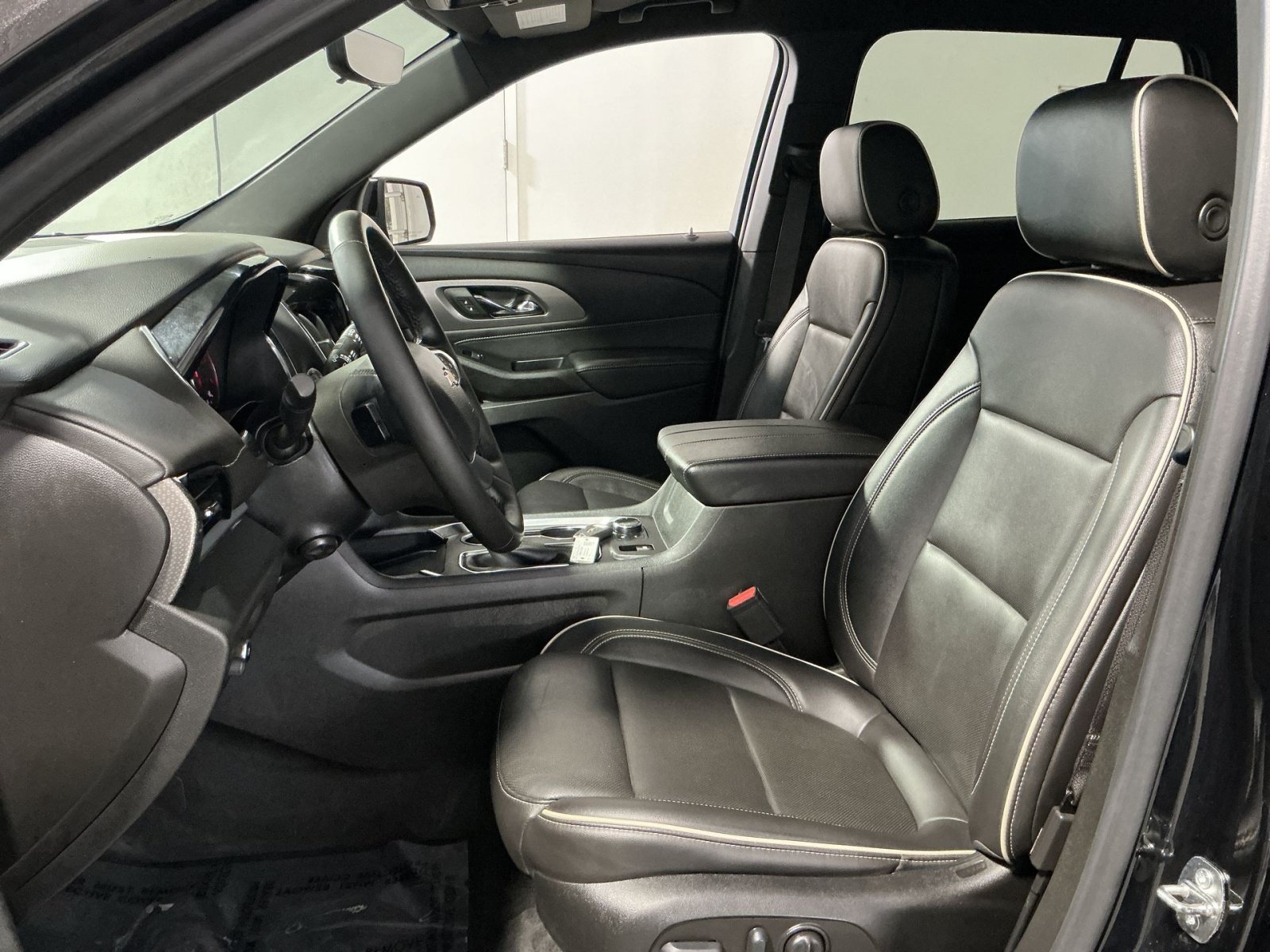 Used 2023 Chevrolet Traverse Premier AWD/4WD image 14