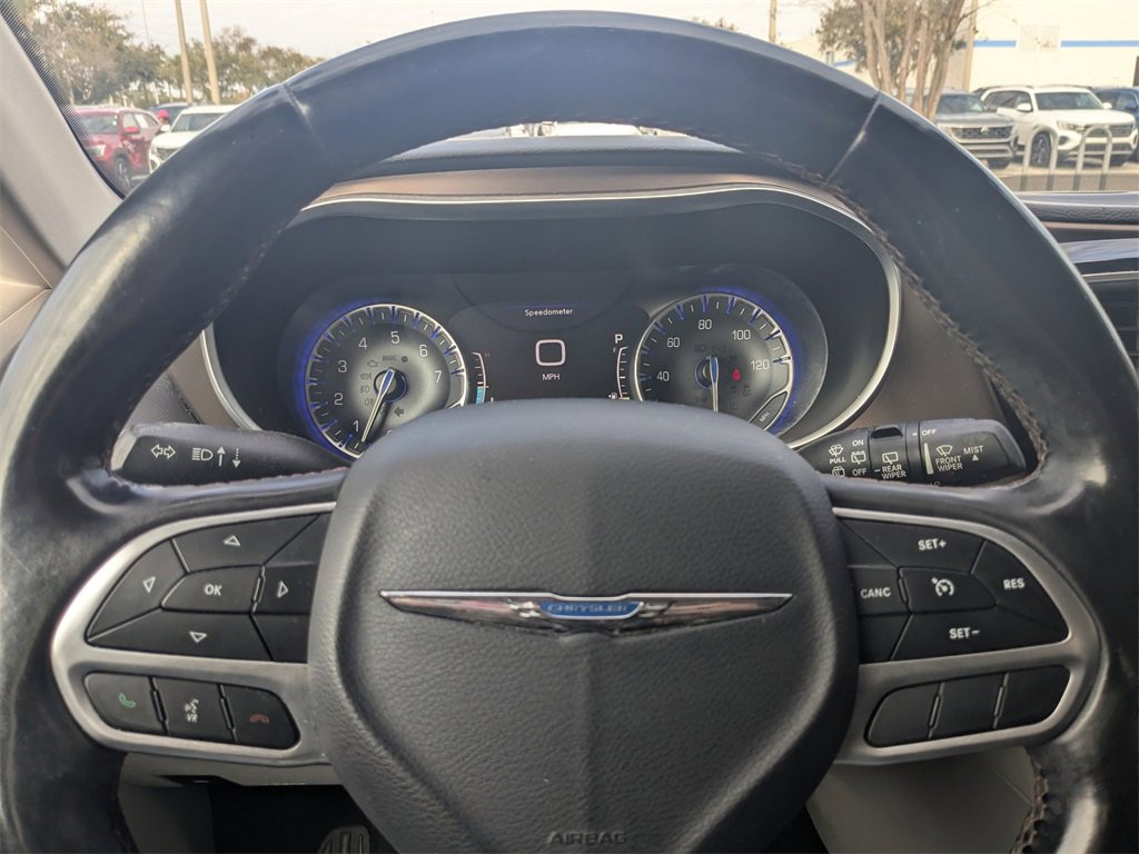 Used 2017 Chrysler Pacifica Touring-L Plus image 33