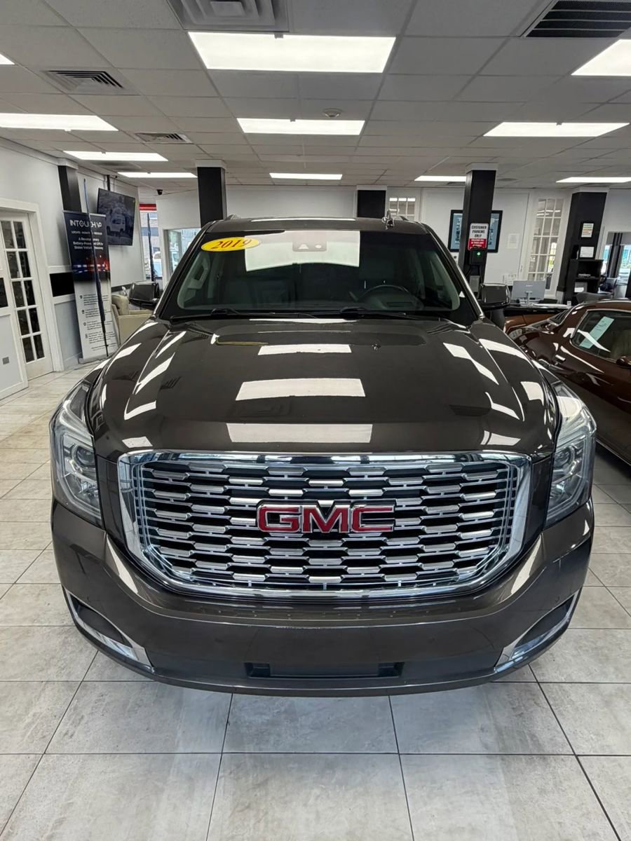 Used 2019 GMC Yukon Denali w/ Denali Ultimate Package RWD image 2