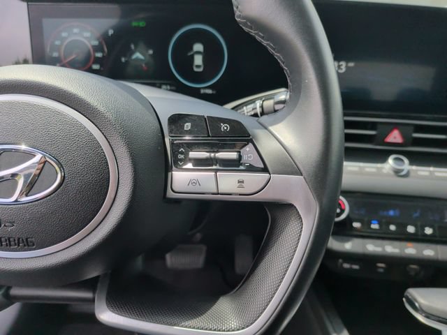 Used 2023 Hyundai Elantra SEL w/ Convenience Package FWD image 16