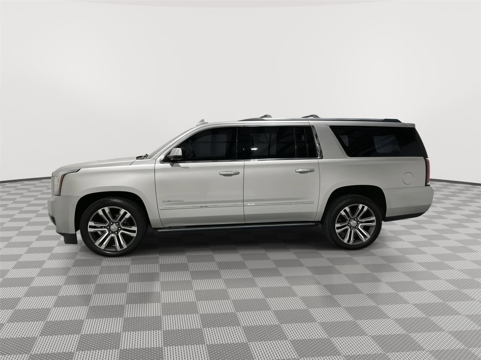 Used 2019 GMC Yukon XL Denali w/ Denali Ultimate Package image 2