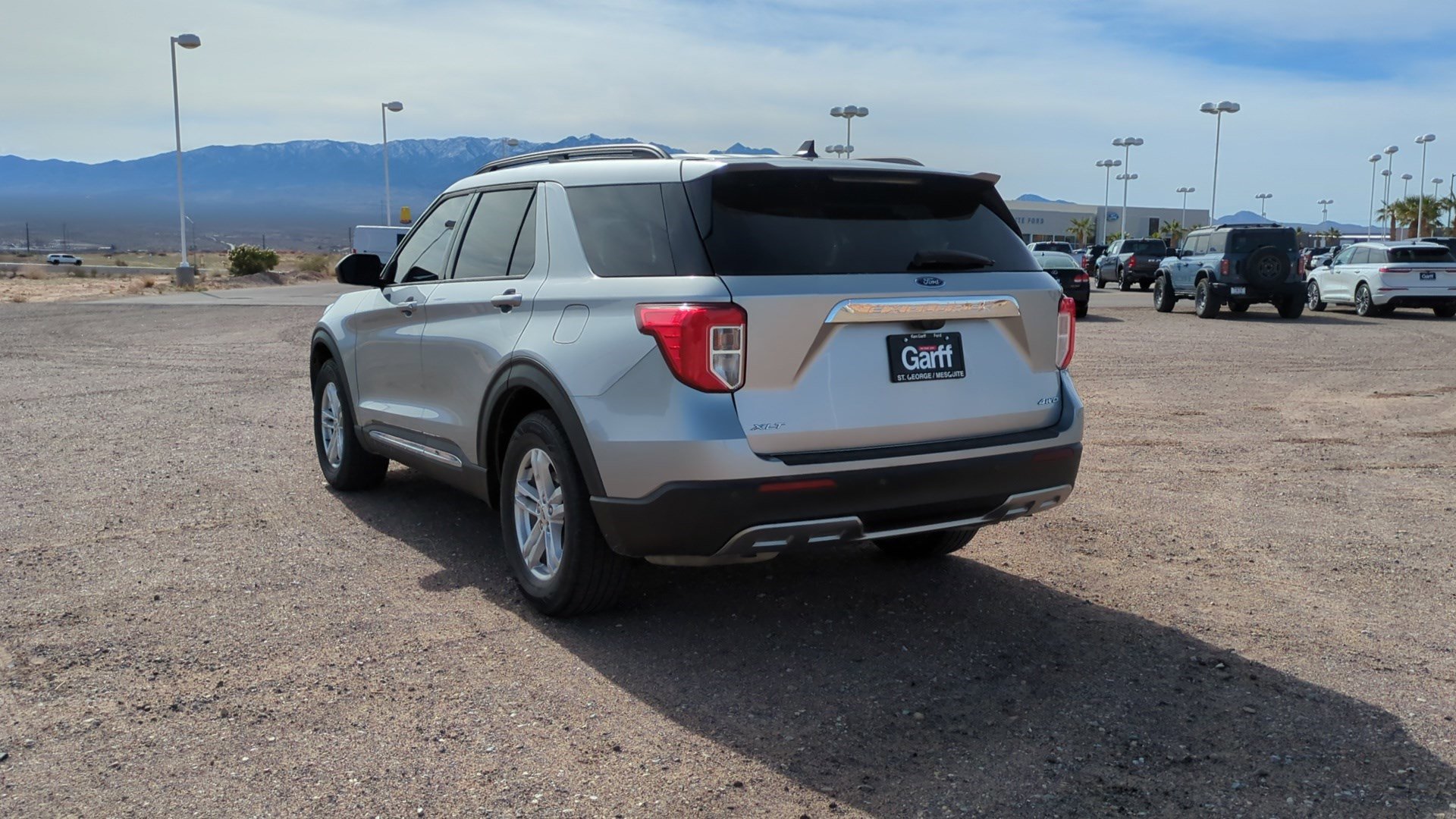 Used 2021 Ford Explorer XLT w/ Equipment Group 202A image 6