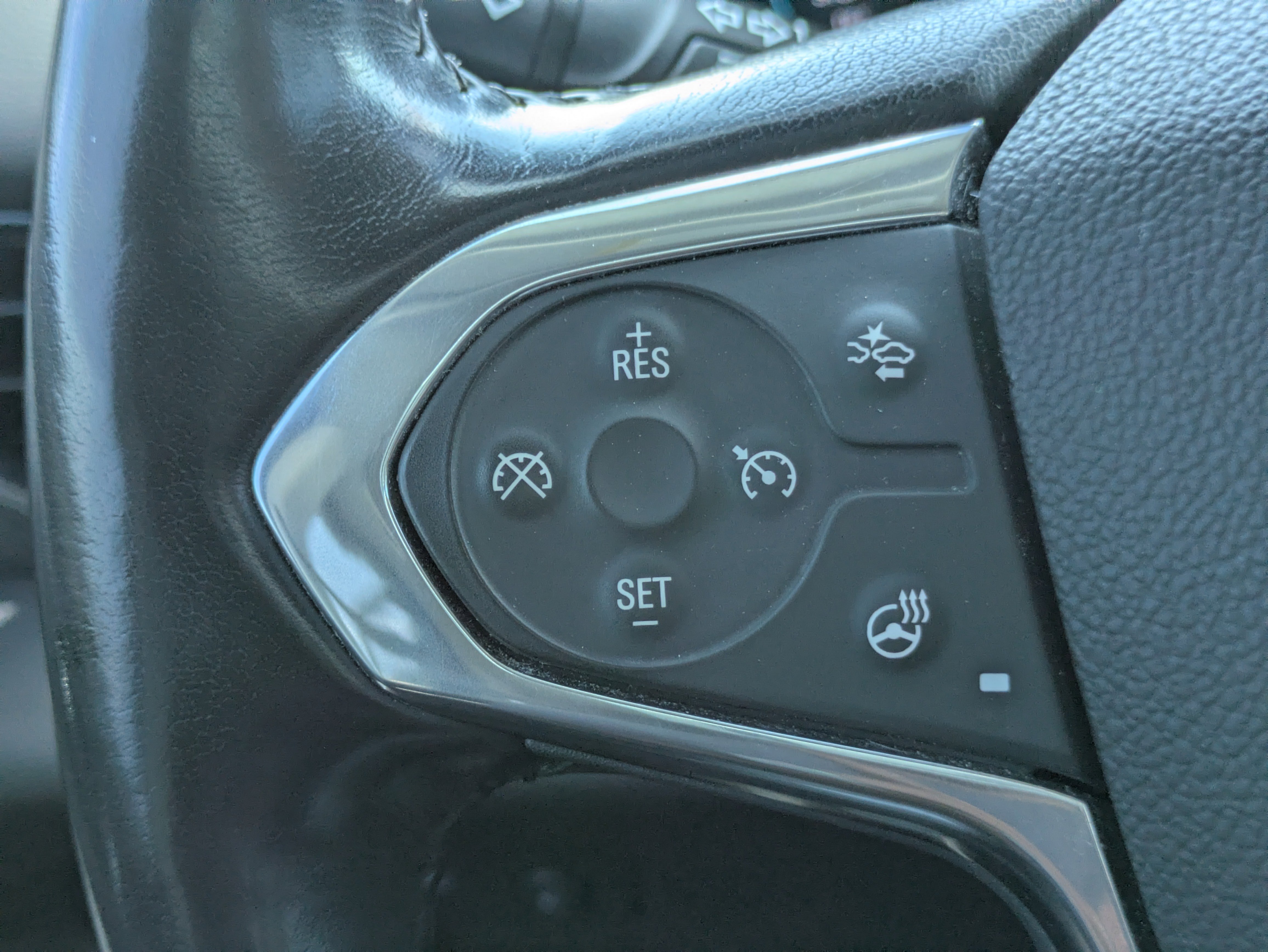 Used 2021 Chevrolet Traverse LT FWD image 18
