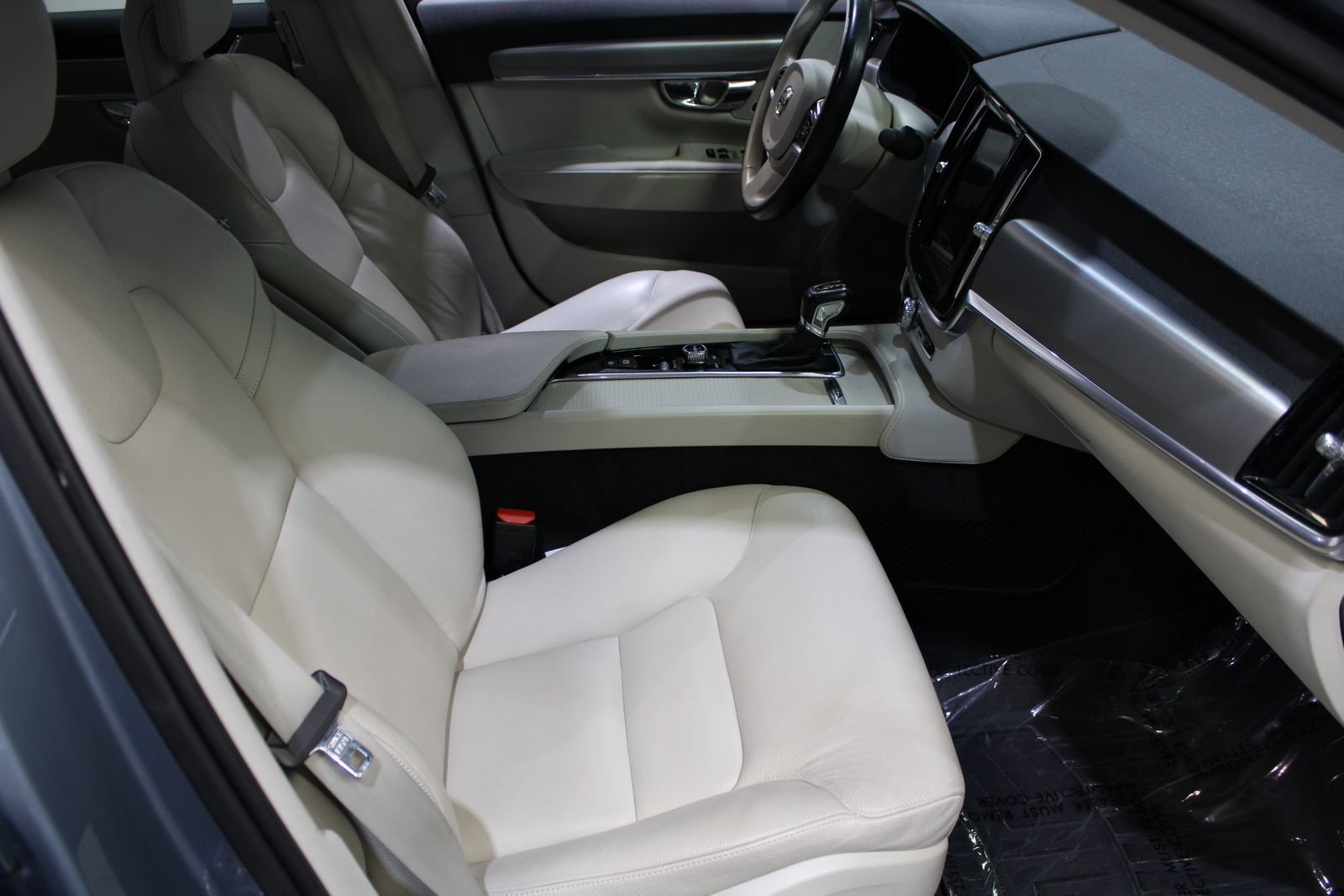 Used 2017 Volvo S90 T6 Momentum w/ Vision Package image 35