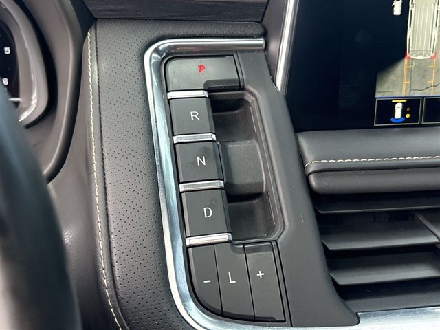 Certified 2023 GMC Yukon XL SLT w/ SLT Premium Package AWD/4WD image 16