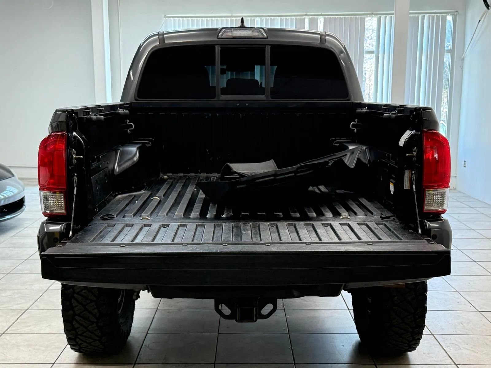 Used 2016 Toyota Tacoma TRD Off-Road AWD/4WD image 20