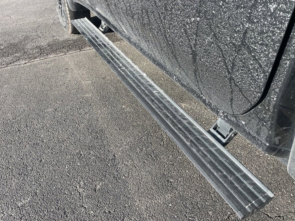 Used 2021 GMC Sierra 3500 Denali w/ Denali Black Diamond Edition image 17