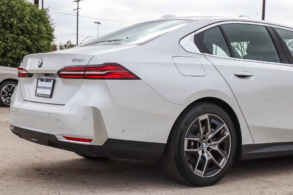 Used 2026 BMW 540i xDrive AWD/4WD image 11
