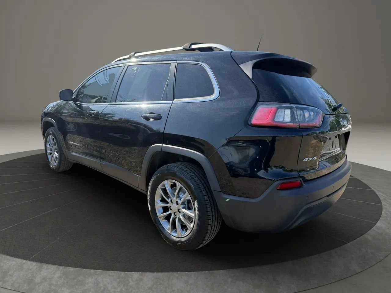 Used 2021 Jeep Cherokee Latitude Plus AWD/4WD image 7
