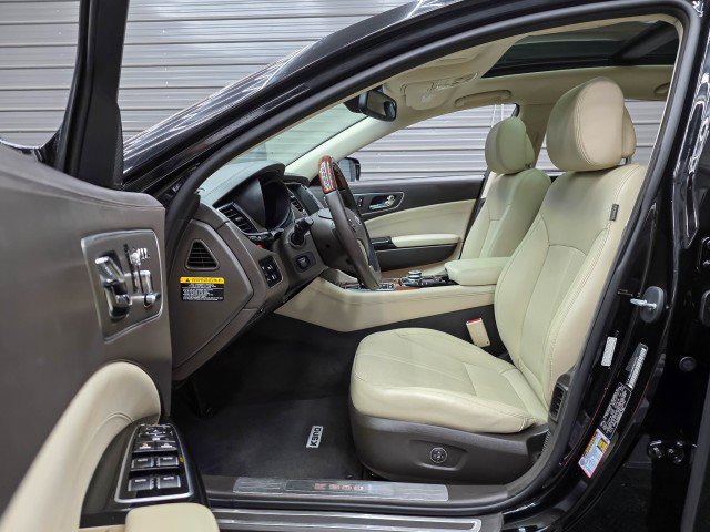 Used 2015 Kia K900 Premium w/ Interior Highline Package RWD image 14