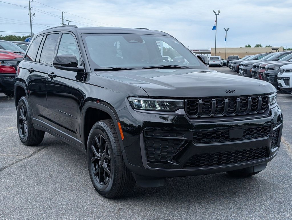 New 2026 Jeep Grand Cherokee Altitude RWD image 2