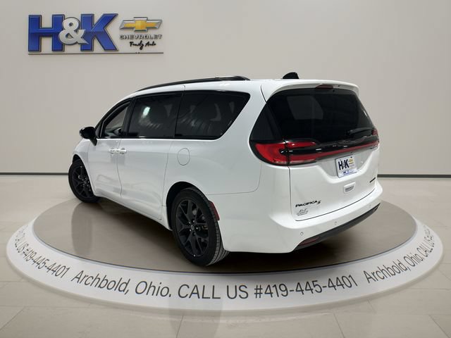 Used 2025 Chrysler Pacifica Limited FWD image 4