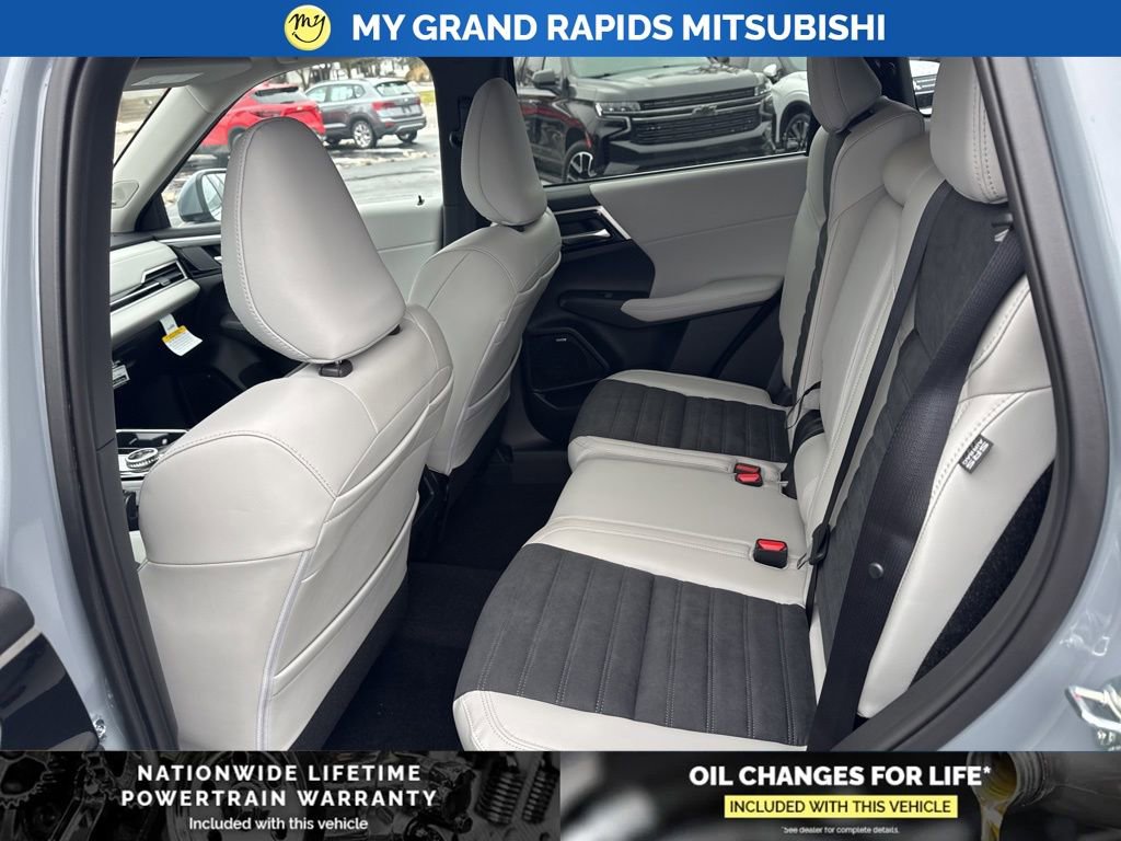 New 2026 Mitsubishi Outlander SE image 10