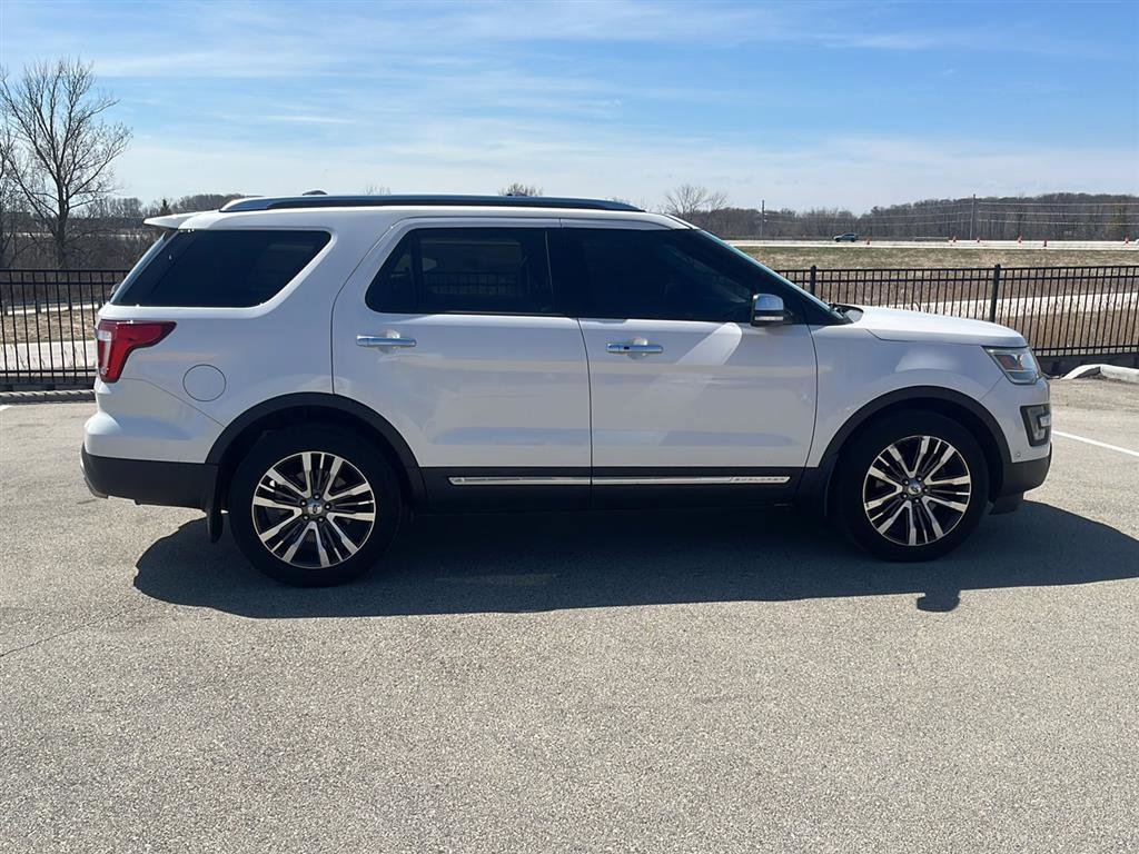 Used 2017 Ford Explorer Platinum image 16