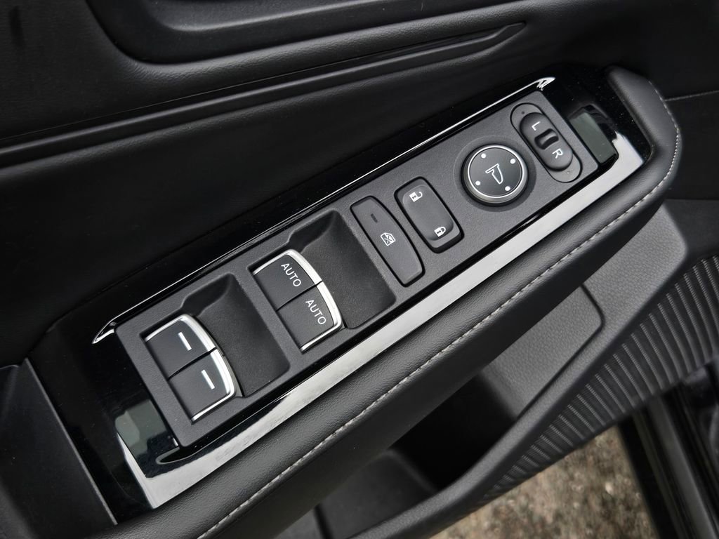 Used 2023 Honda Accord Touring image 12