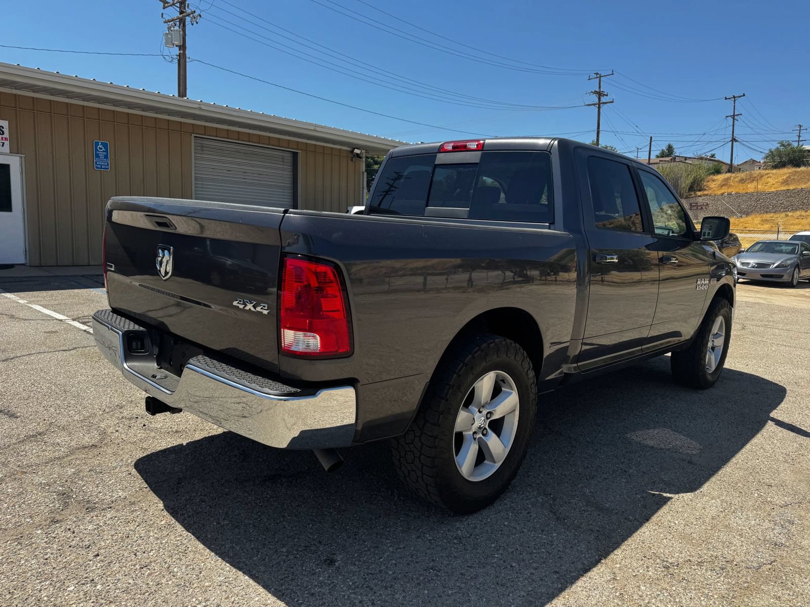 Used 2018 RAM 1500 Classic SLT AWD/4WD image 3