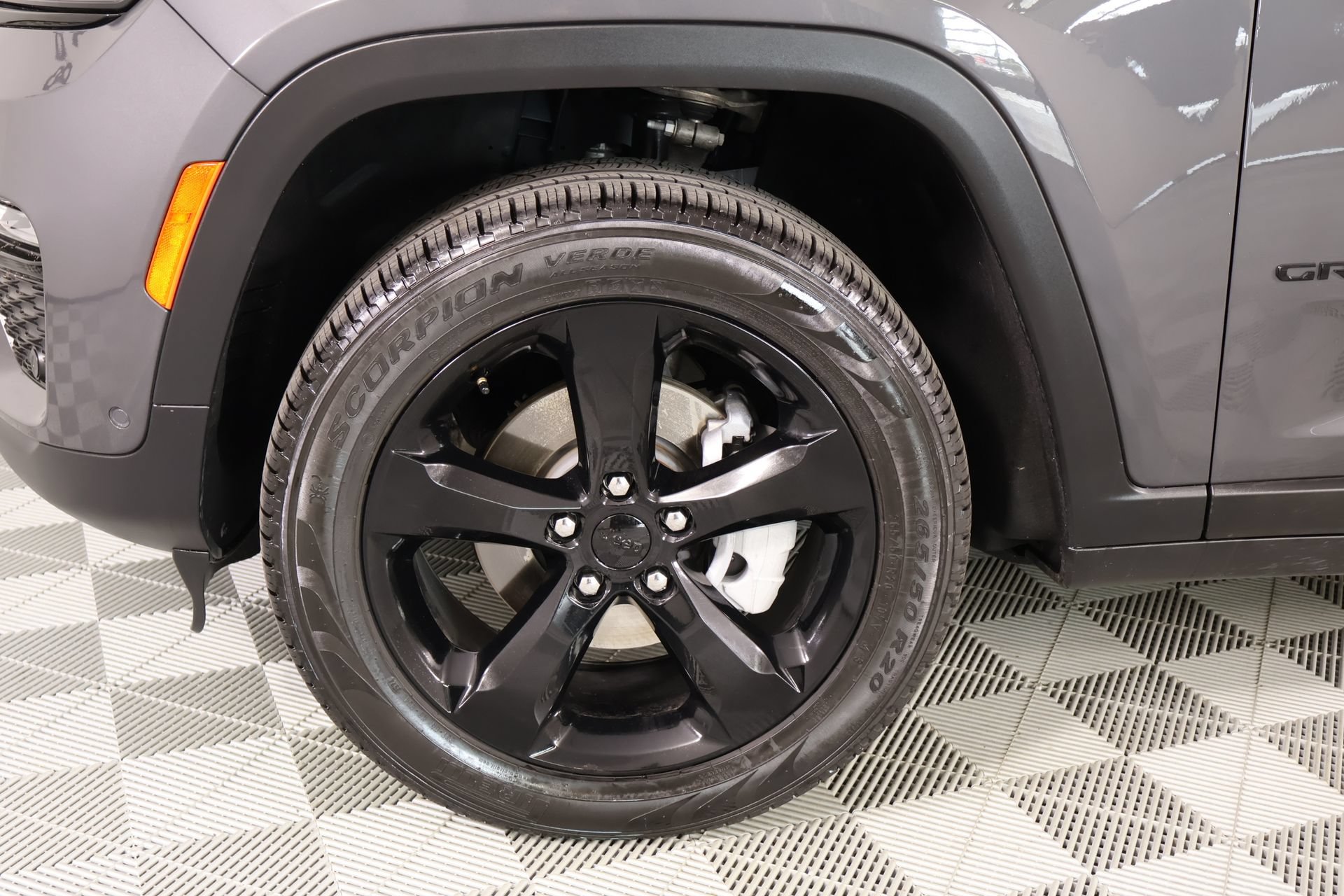Used 2025 Jeep Grand Cherokee Limited w/ Luxury Tech Group II AWD/4WD image 19
