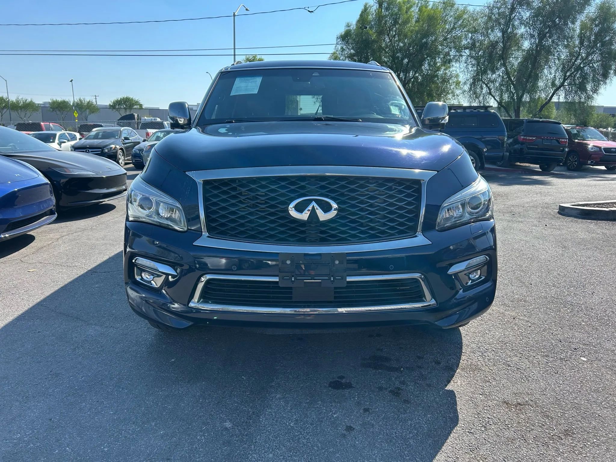 Used 2017 INFINITI QX80 Limited w/ All Season Package image 2