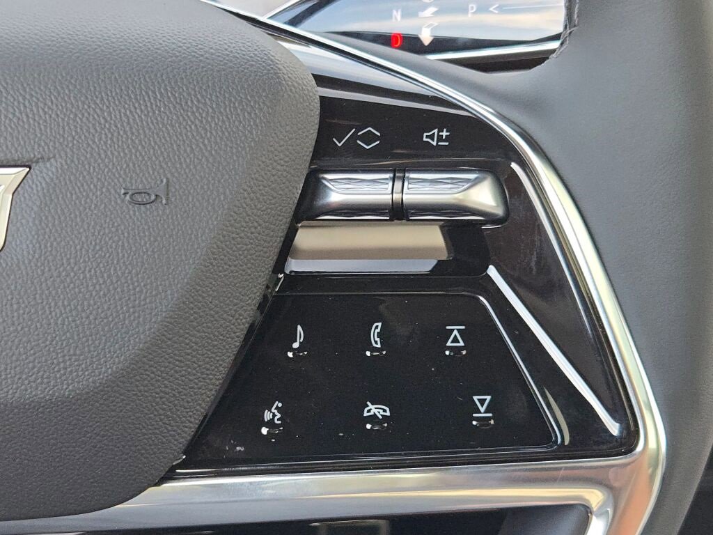 New 2026 Cadillac Vistiq Sport w/ LPO, Floor Liner Package image 37