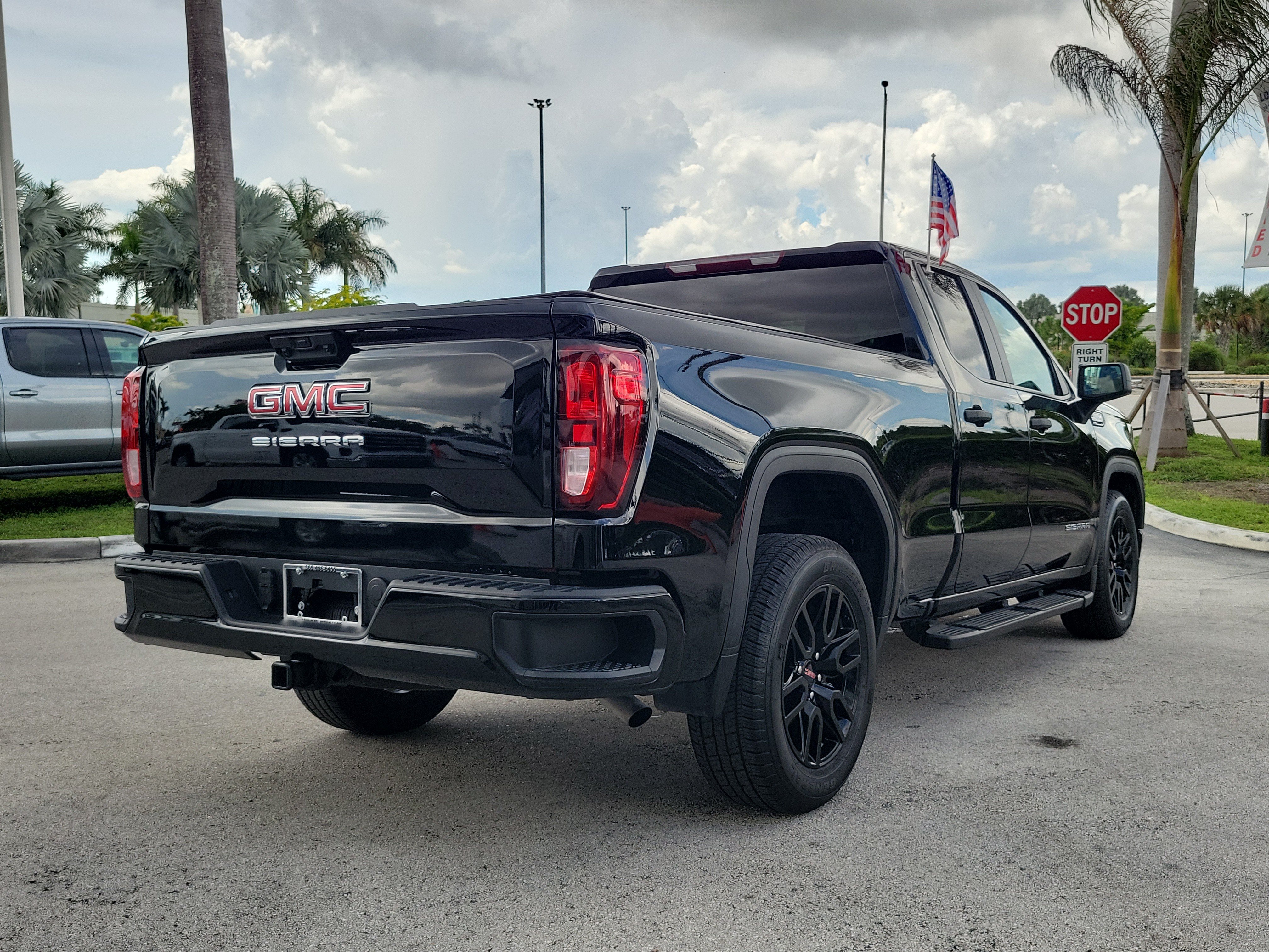 Used 2025 GMC Sierra 1500 Pro w/ Graphite Edition RWD image 5