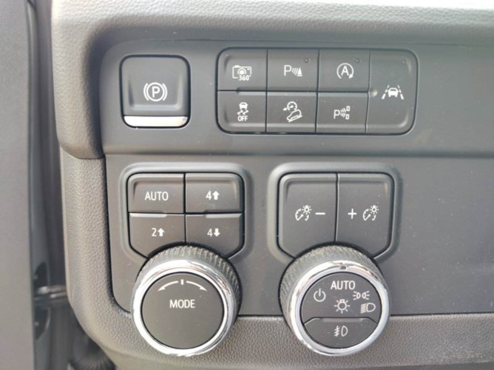Used 2025 Chevrolet Suburban Z71 AWD/4WD image 25