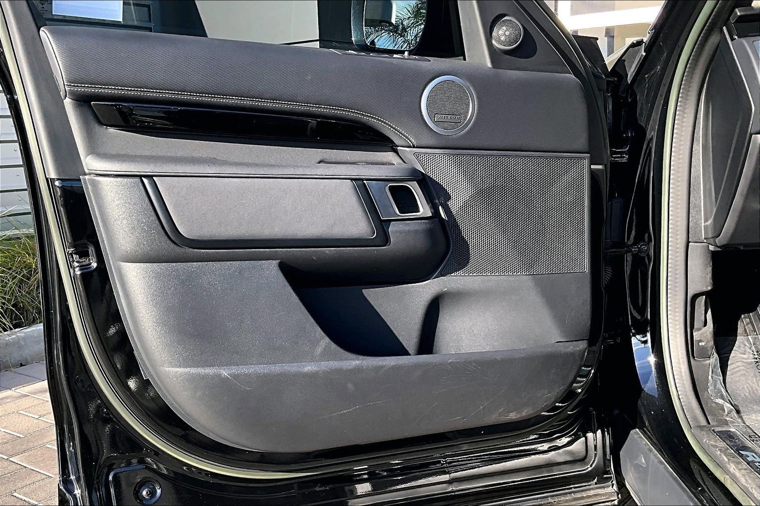 Used 2023 Land Rover Discovery S R-Dynamic image 22