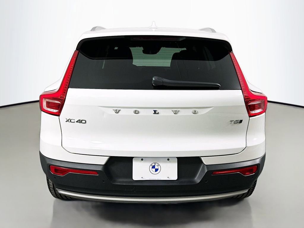 Used 2019 Volvo XC40 T5 Momentum image 6
