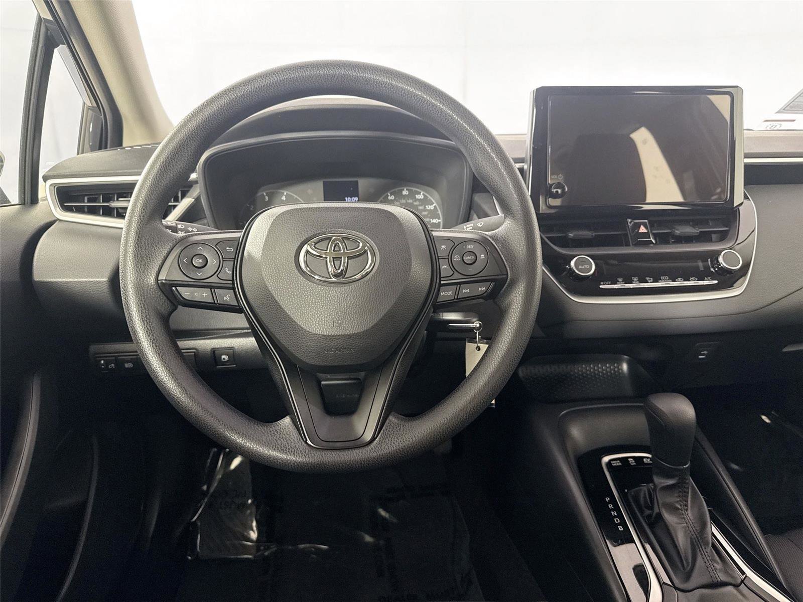 Certified 2025 Toyota Corolla LE image 28