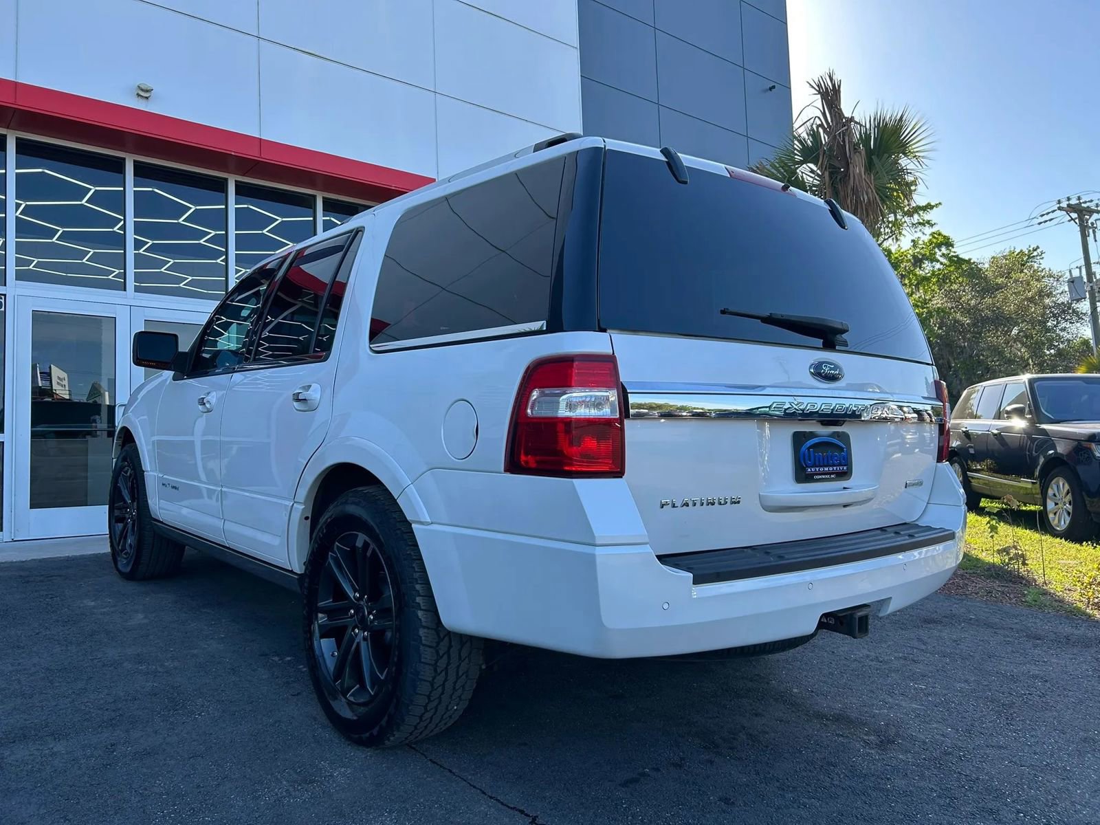 Used 2017 Ford Expedition Platinum AWD/4WD image 6