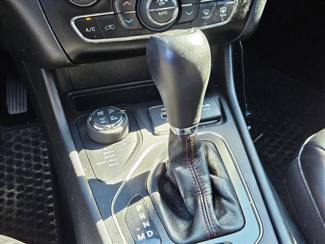 Used 2022 Jeep Cherokee Trailhawk AWD/4WD image 12