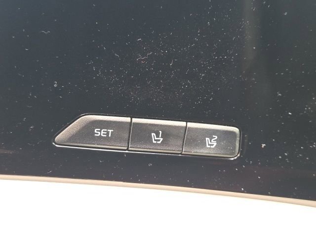 Used 2024 Kia Carnival SX image 23