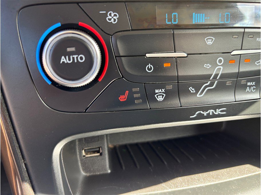 Used 2015 Ford Focus Titanium image 27