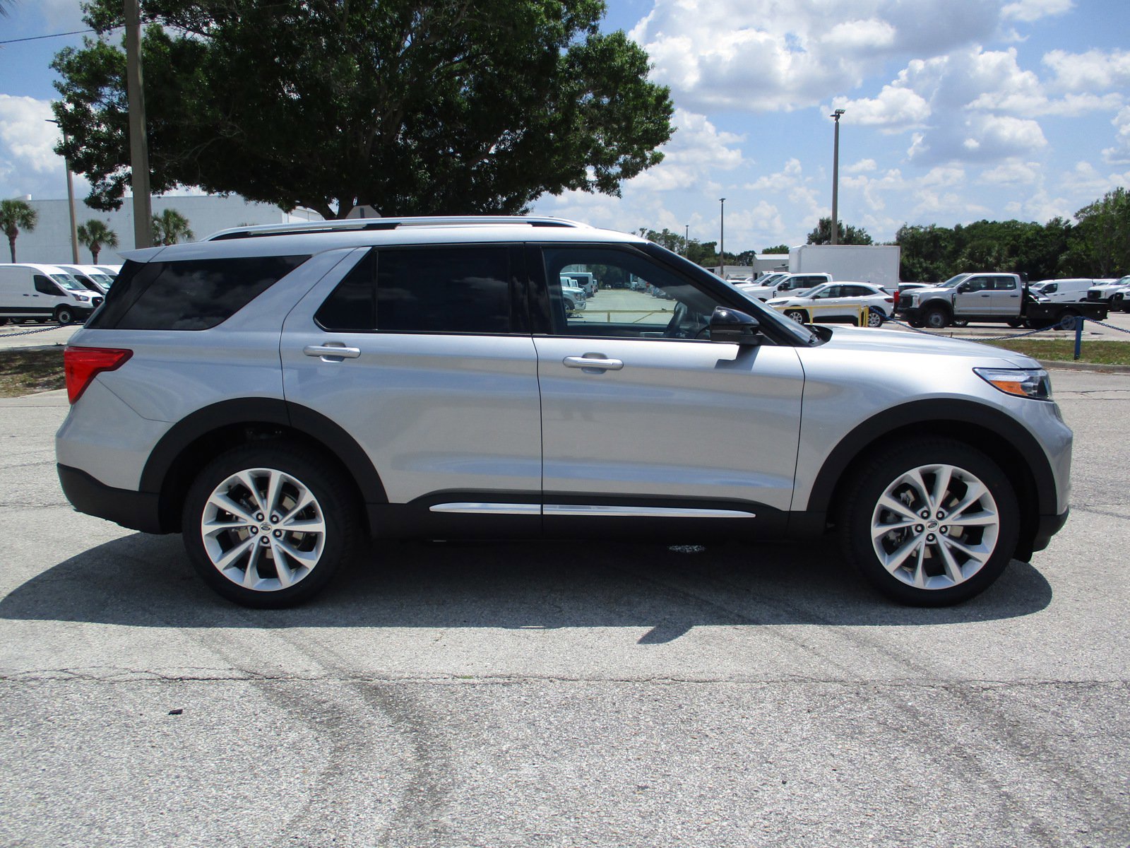 New 2024 Ford Explorer Platinum w/ Technology Package AWD/4WD image 8