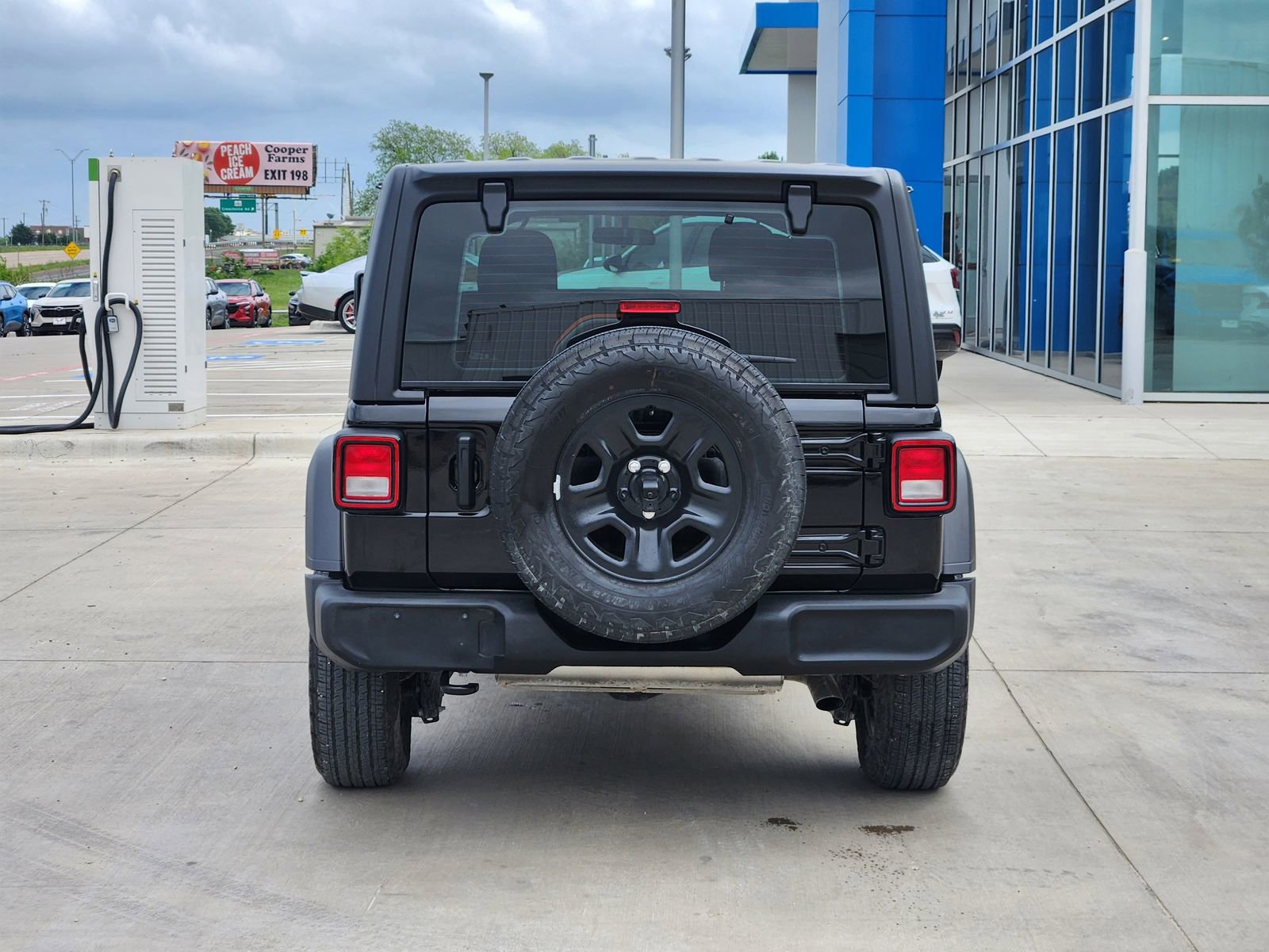 Used 2025 Jeep Wrangler Sport image 8