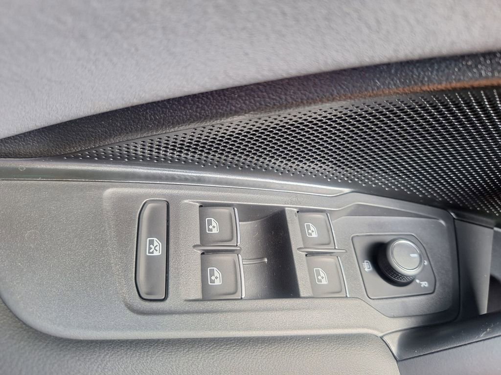 New 2026 Volkswagen Tiguan SE image 18