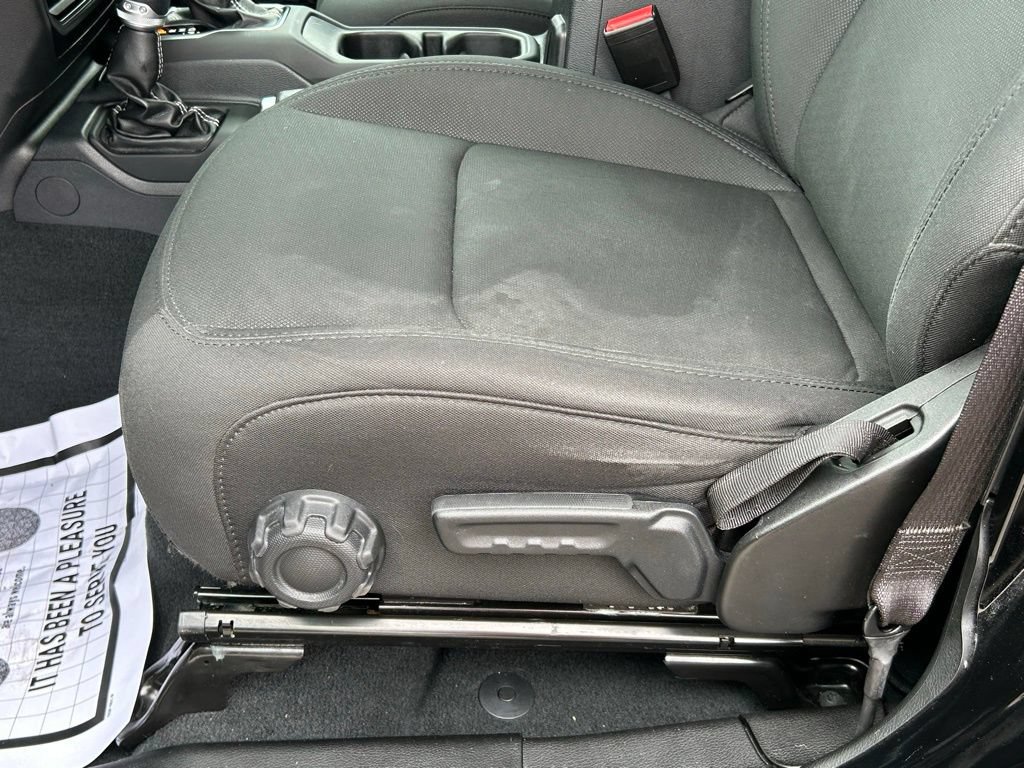 Used 2022 Jeep Wrangler Unlimited Sahara AWD/4WD image 16