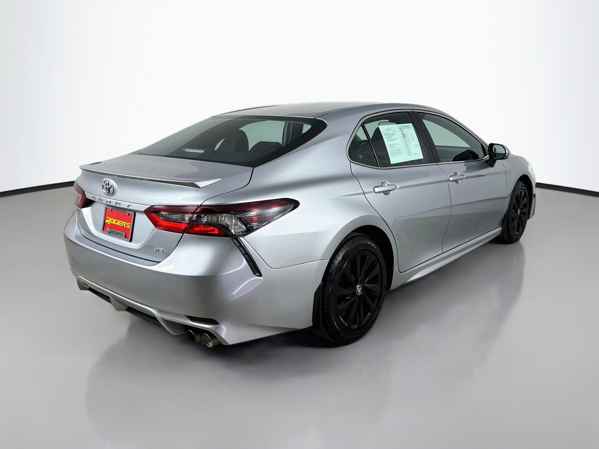 Used 2024 Toyota Camry SE FWD image 8