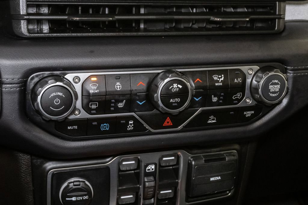 Used 2025 Jeep Wrangler Unlimited Sahara image 17