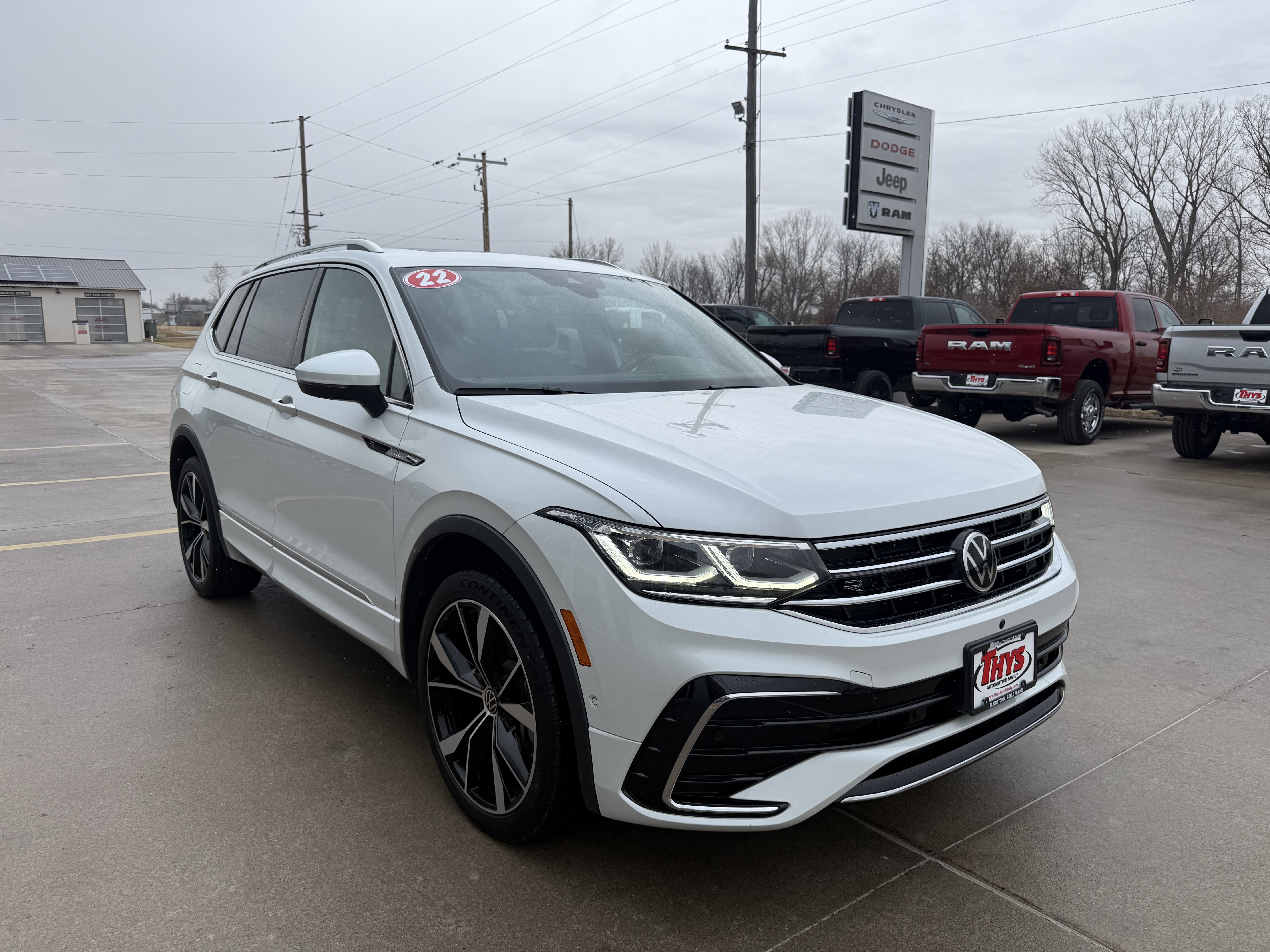 Used 2022 Volkswagen Tiguan SEL R-Line image 42