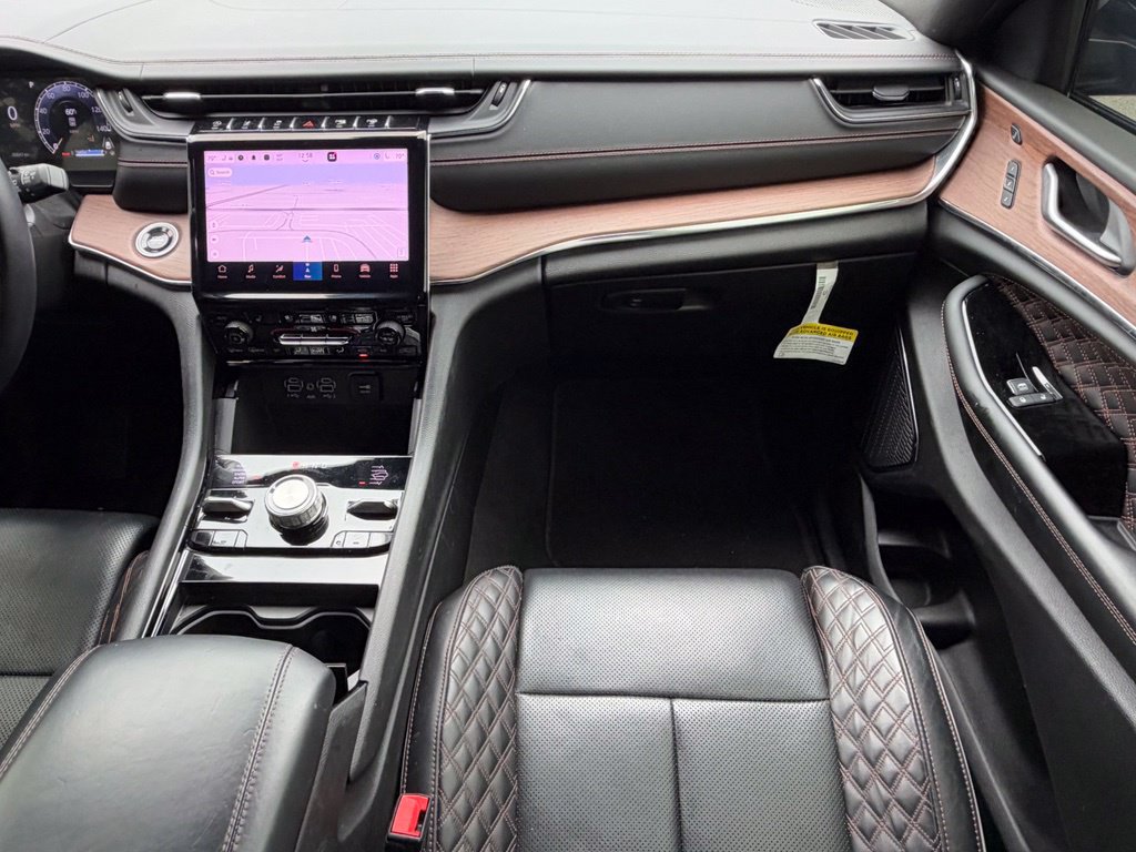 Used 2025 Jeep Grand Cherokee Summit AWD/4WD image 19