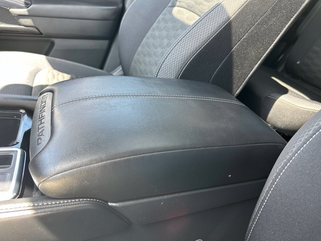 Certified 2025 Nissan Pathfinder SV w/ SV Premium Package FWD image 39