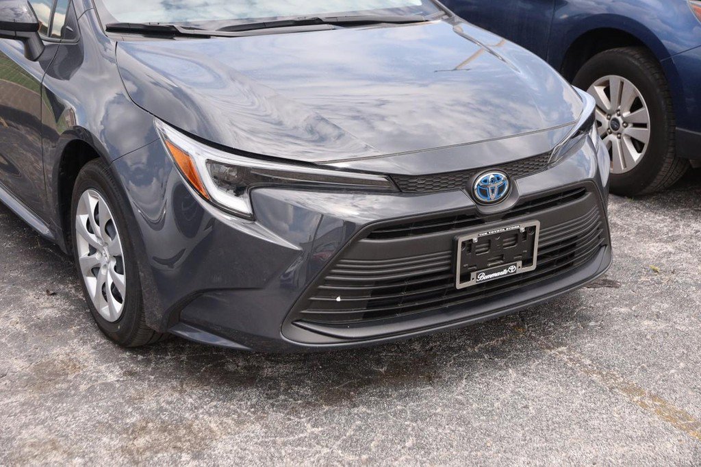 Used 2025 Toyota Corolla LE w/ Convenience Package FWD image 5