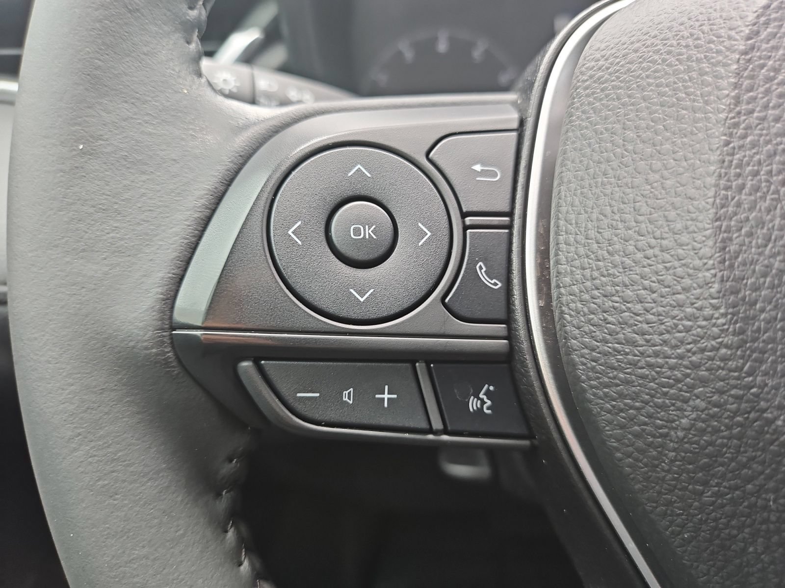 Used 2024 Toyota Corolla Cross LE w/ Moonroof Package FWD image 30
