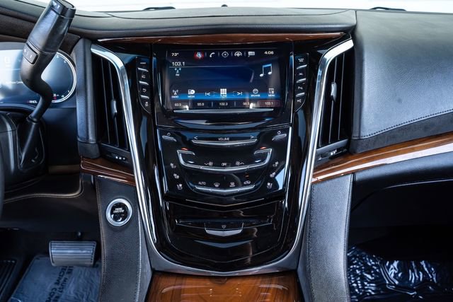 Used 2018 Cadillac Escalade Luxury AWD/4WD image 29