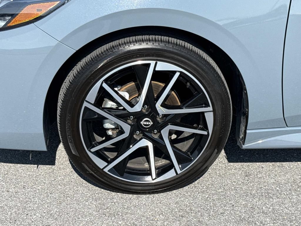 Used 2025 Nissan Sentra SR w/ SR Premium Package FWD image 30