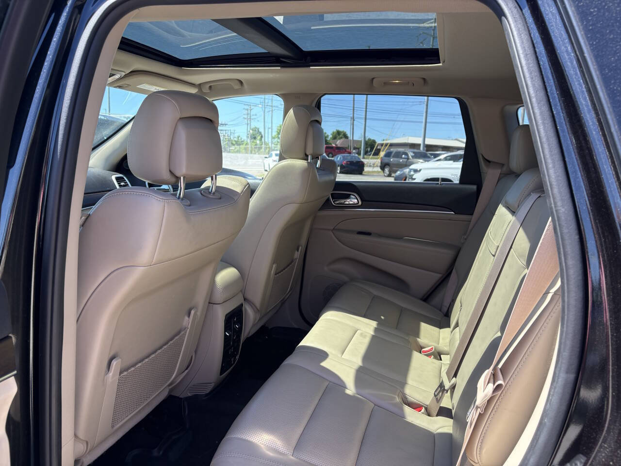 Used 2014 Jeep Grand Cherokee Limited w/ Luxury Group II AWD/4WD image 18