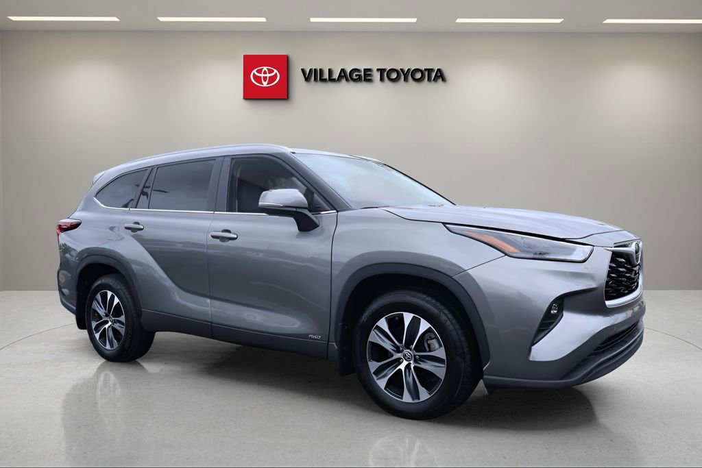 Certified 2025 Toyota Highlander XLE AWD/4WD image 7