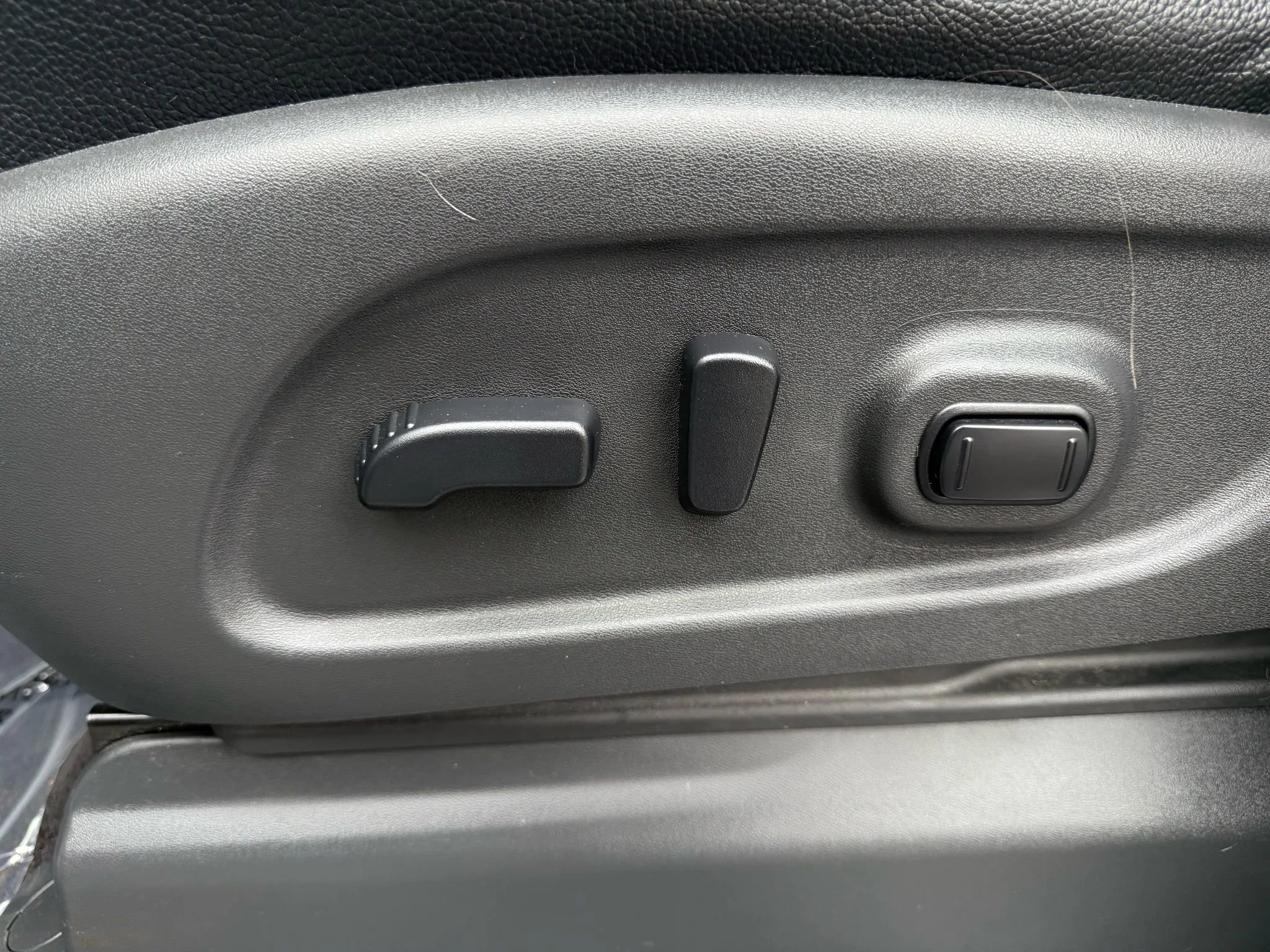 Used 2017 Nissan Titan SL image 32